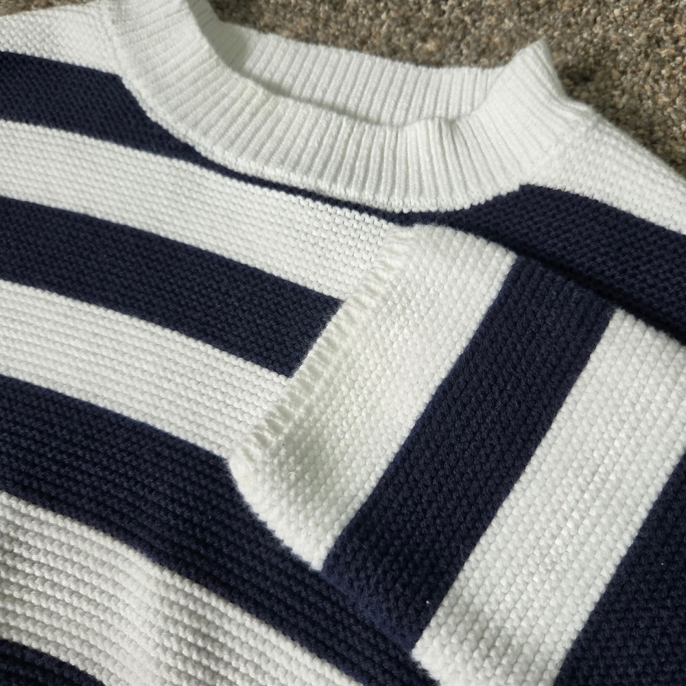 Moon & Madison Navy White Striped Cropped Knit Sweater Womens Medium ST20100